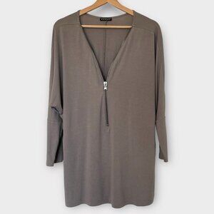 🦜 Venus Gray v-neck top size xl